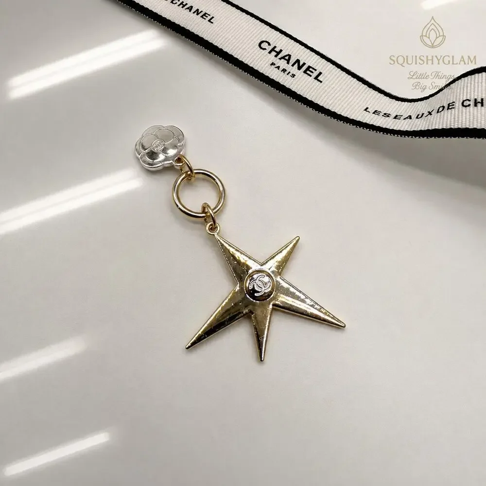 Chanel Beauté Five-Point Star Charm – Gold Tone Star Keychain Charm